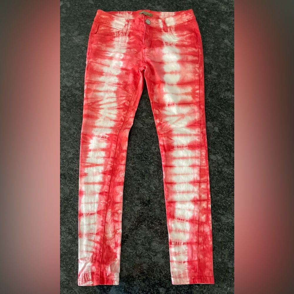 Romeo & Juliet Couture Tie-Dye Pinkish/Red and White Pants with stretch. NWOT